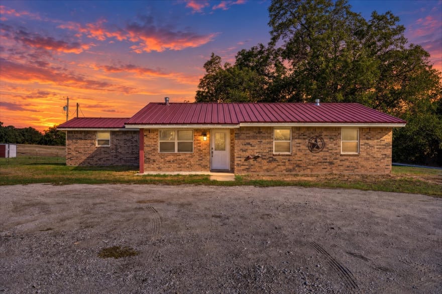 504 W Clay Street, Montague, Texas