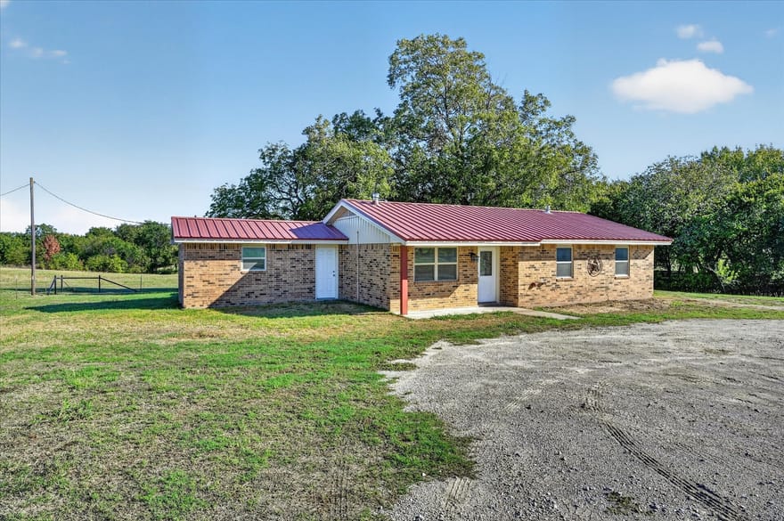 504 W Clay Street, Montague, Texas