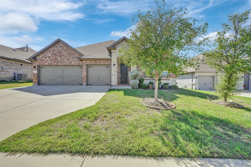 919 Hondo Lane, Mansfield, Texas