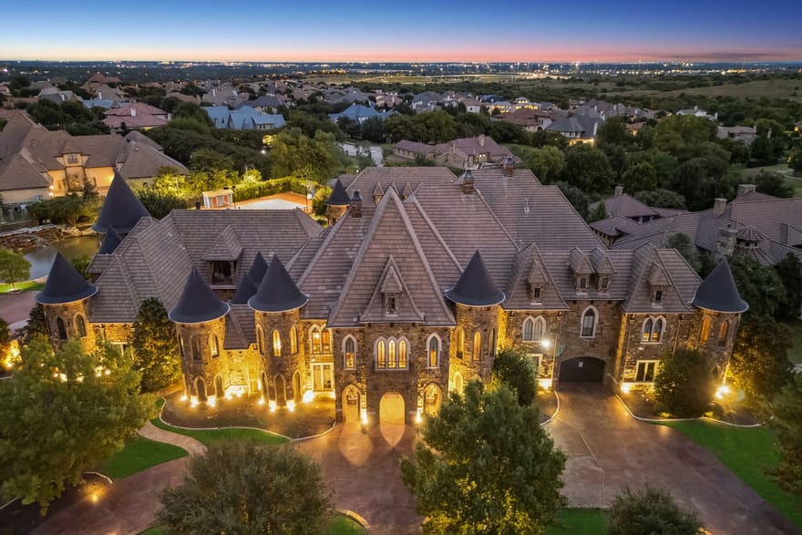 9553 Bella Terra Drive, Fort Worth, Texas