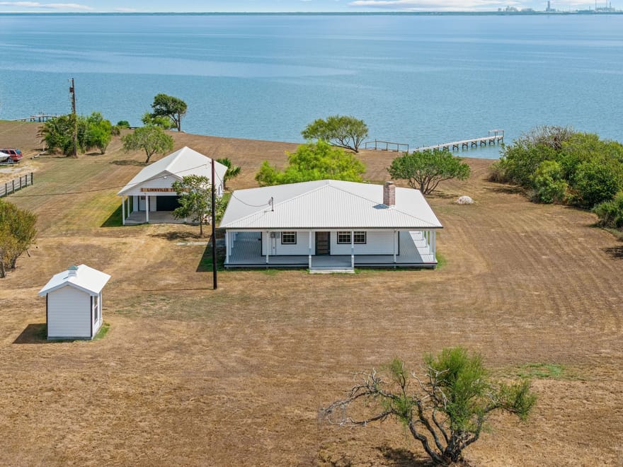96 E Meadowlark Drive, Port Lavaca, Texas