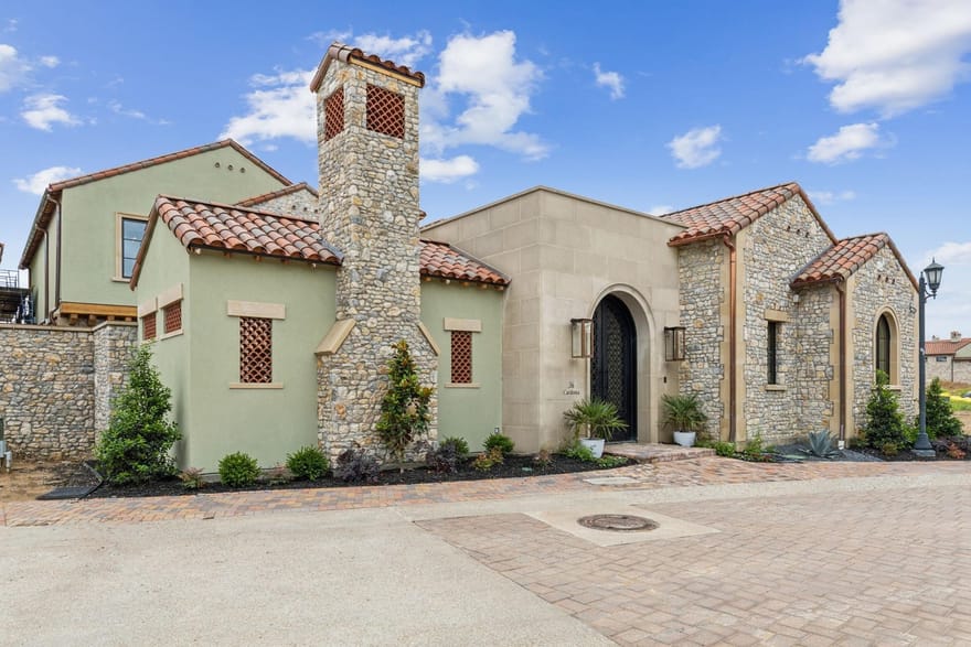 36 Cardona Drive, Westlake, Texas