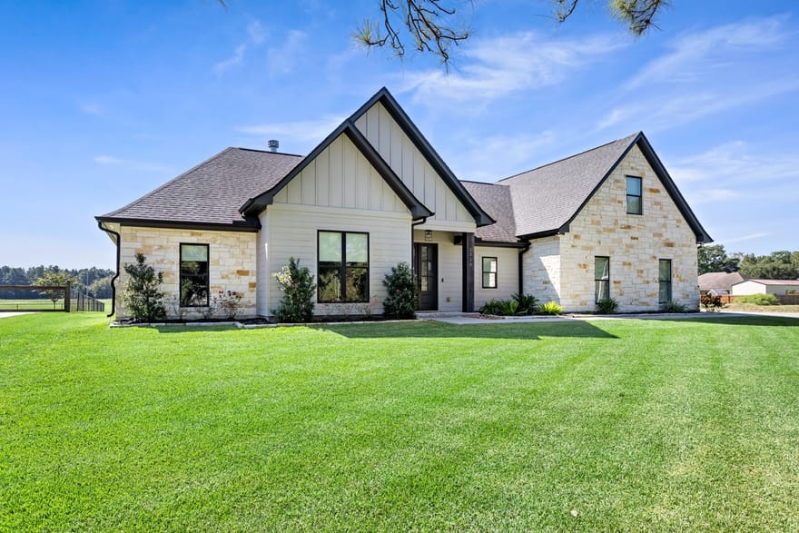 1210 Cuniff Road, Sour Lake, Texas