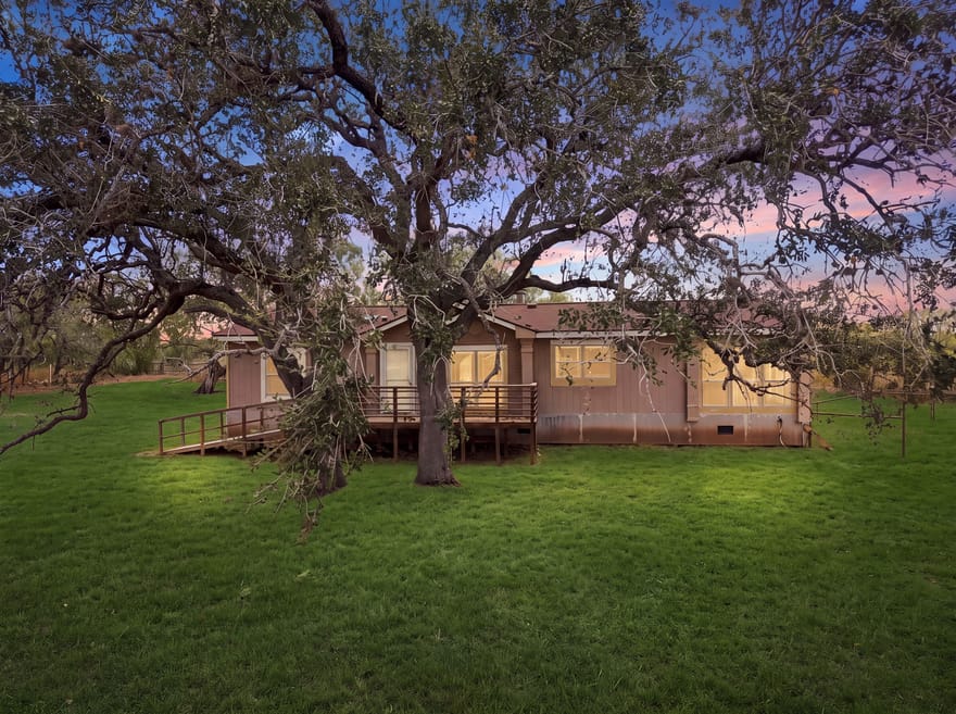 541 County Road 396, Kenedy, Texas