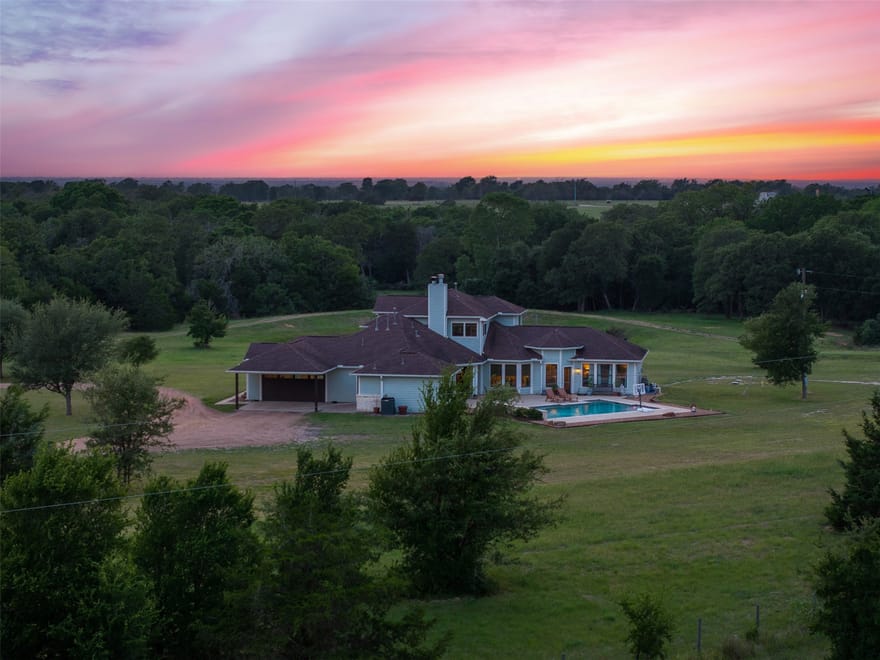 14450 Hartstack Road, Carmine, Texas