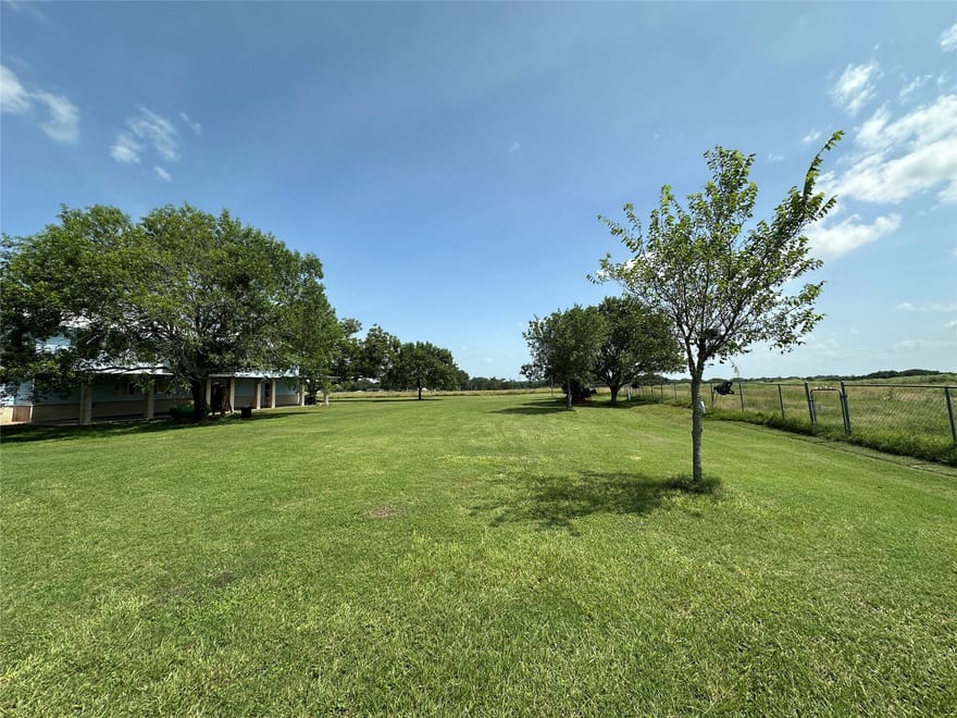 2927 County Road 240, Hallettsville, Texas