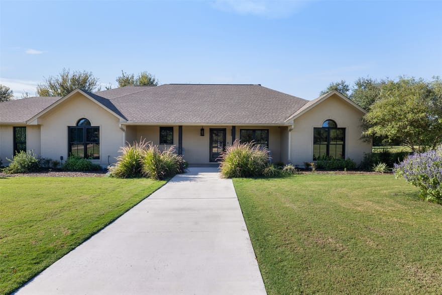 2015 W Guenther Lane, La Grange, Texas