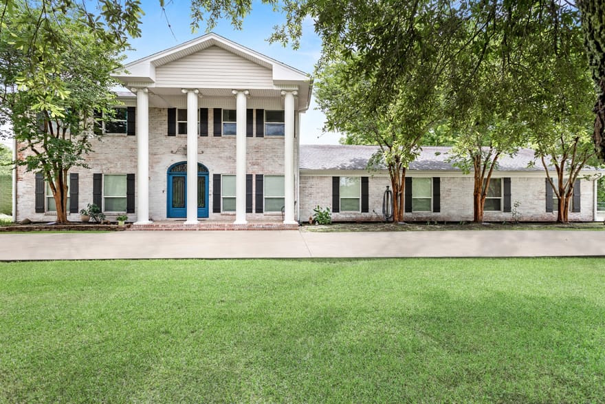 2502 Reins Road, Beaumont, Texas