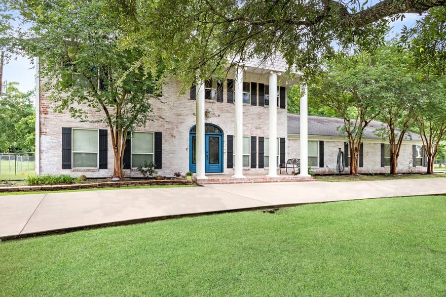 2502 Reins Road, Beaumont, Texas