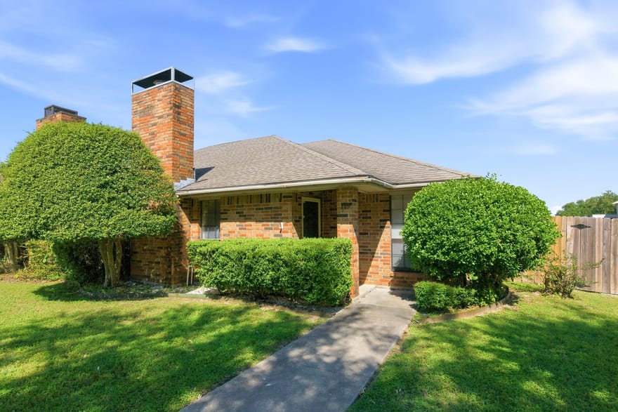 119 Larchbrook Drive, DeSoto, Texas