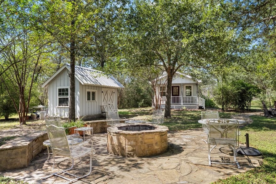 165 Sadie Ln, Round Top, Texas