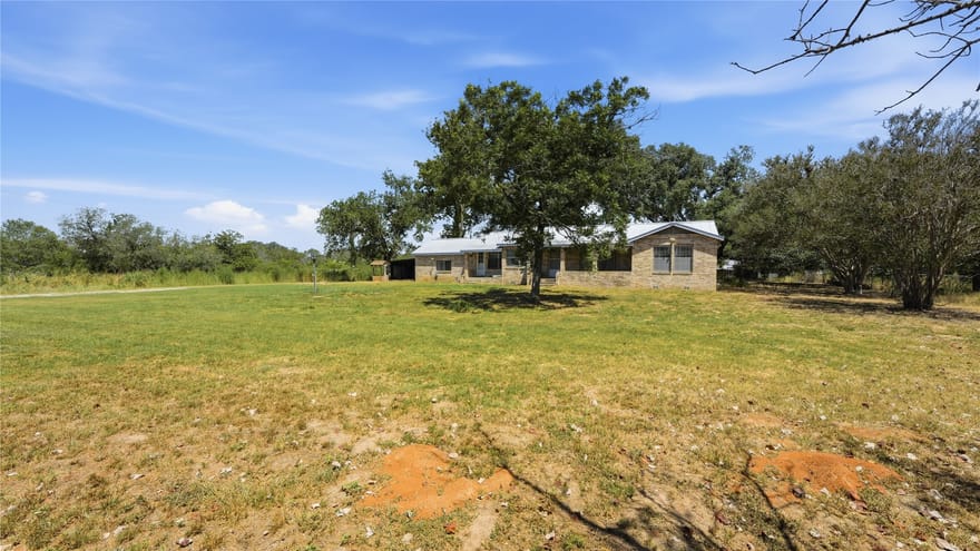 15510 Us Highway 87, Adkins, Texas