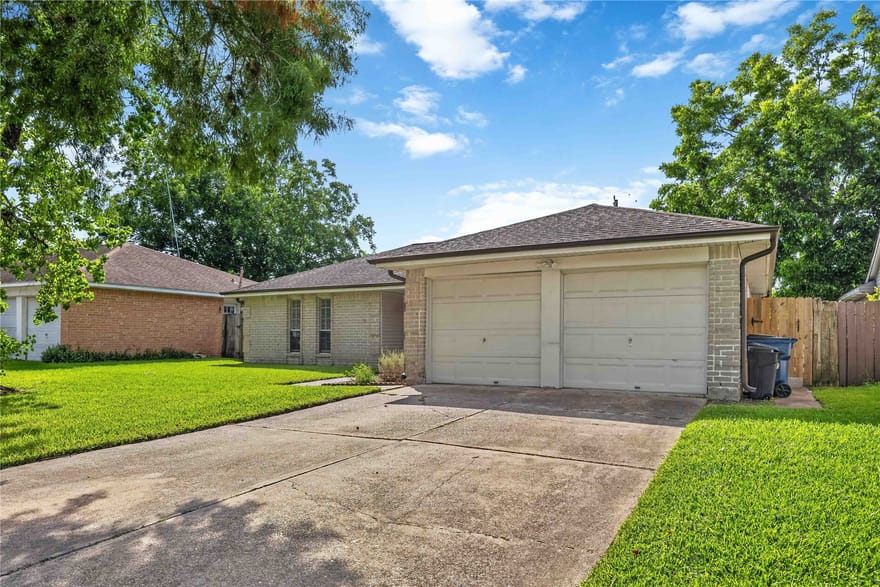 5427 Timpani Drive, Friendswood, Texas