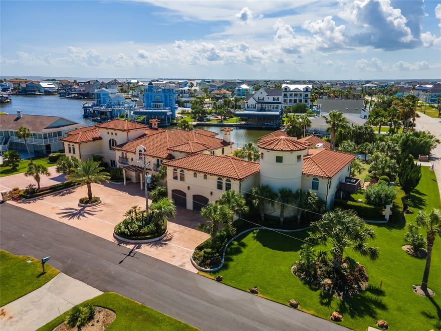 215 Sampan Drive, Galveston, Texas