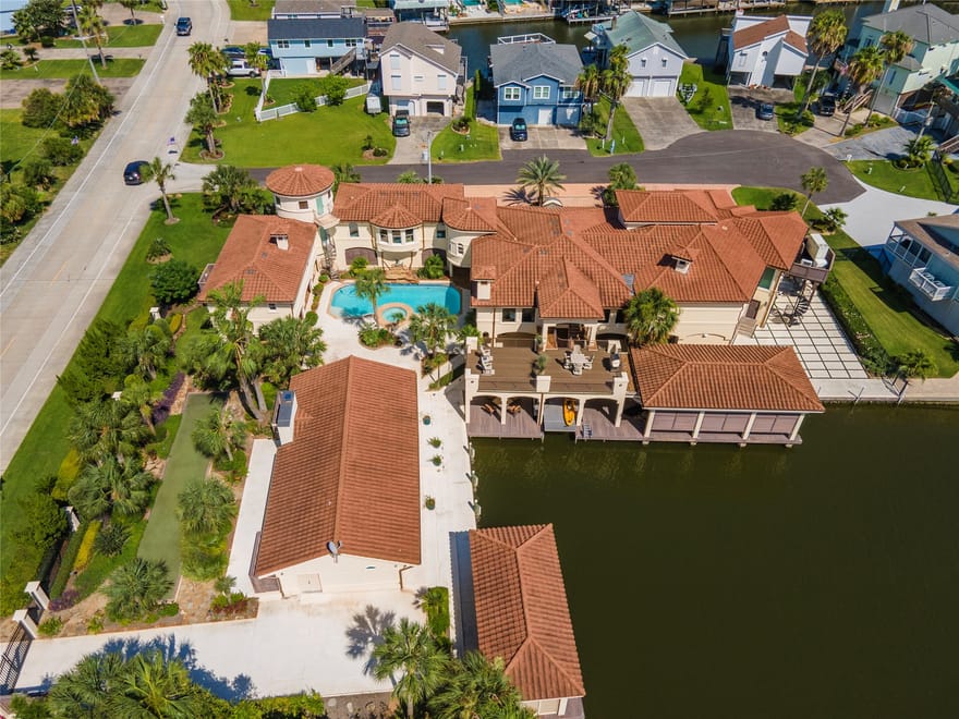 215 Sampan Drive, Galveston, Texas