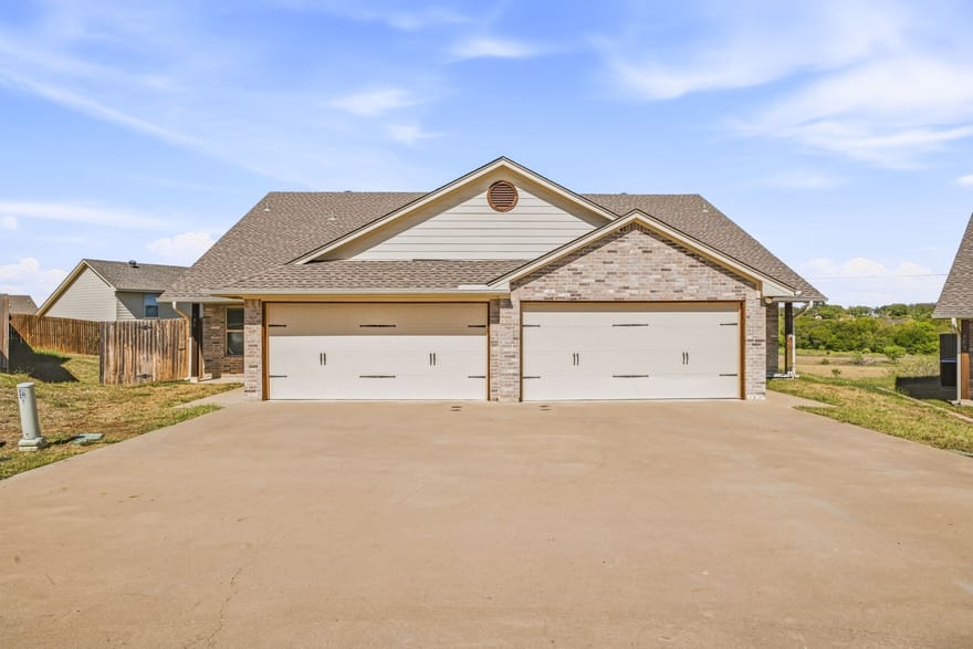 907 Dart Court, Granbury, Texas
