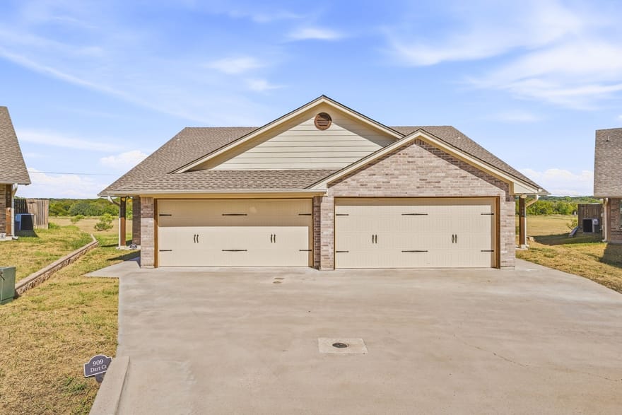 908 Dart Court, Granbury, Texas