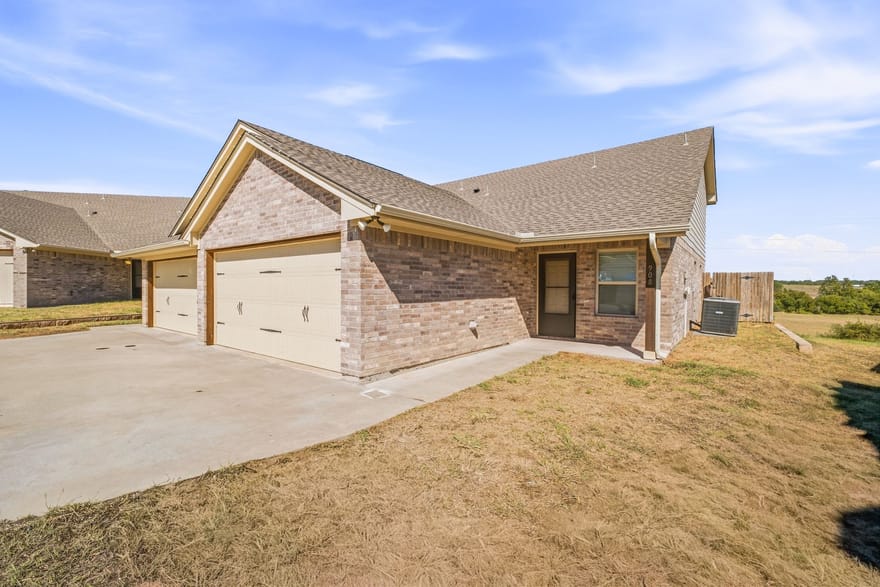 908 Dart Court, Granbury, Texas