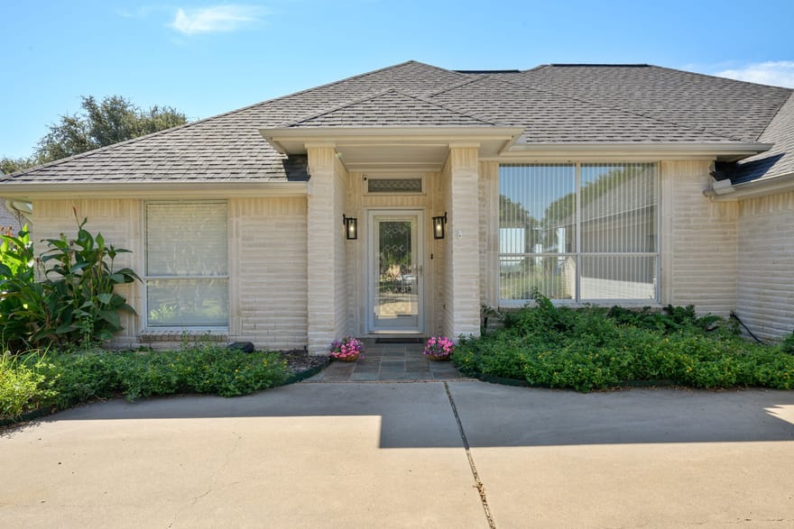 1203 Horizon Court, Granbury, Texas