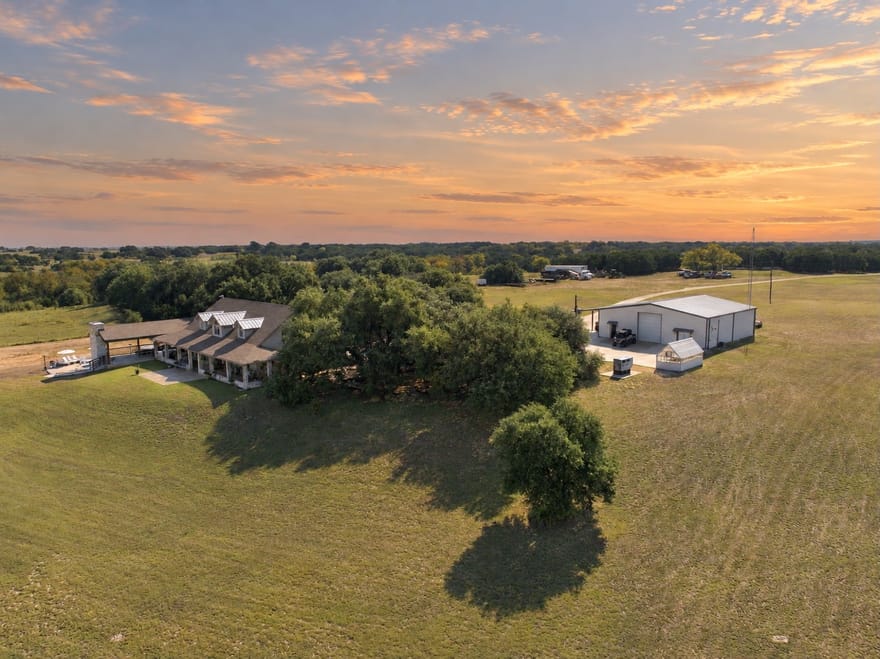 2704 Fm 2490, Clifton, Texas