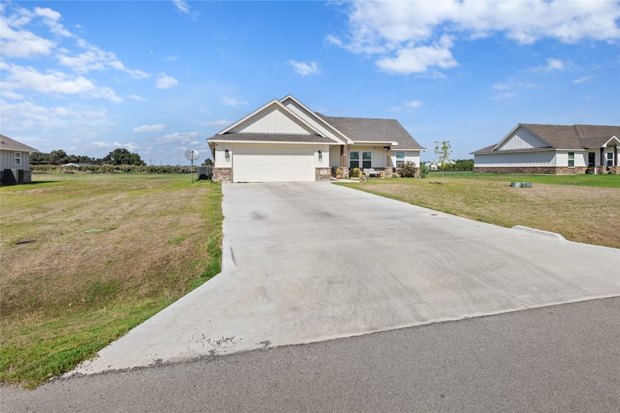 232 Yawney Drive, Lipan, Texas