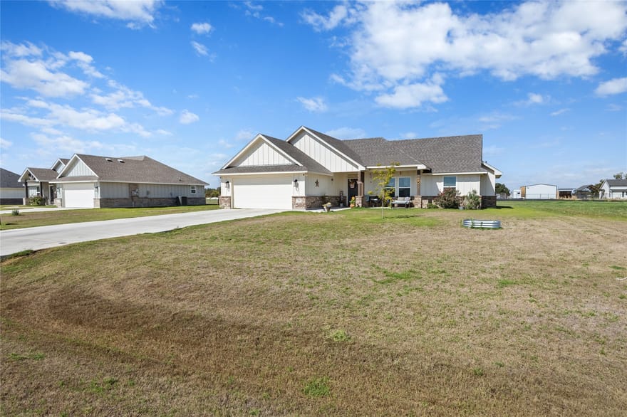 232 Yawney Drive, Lipan, Texas