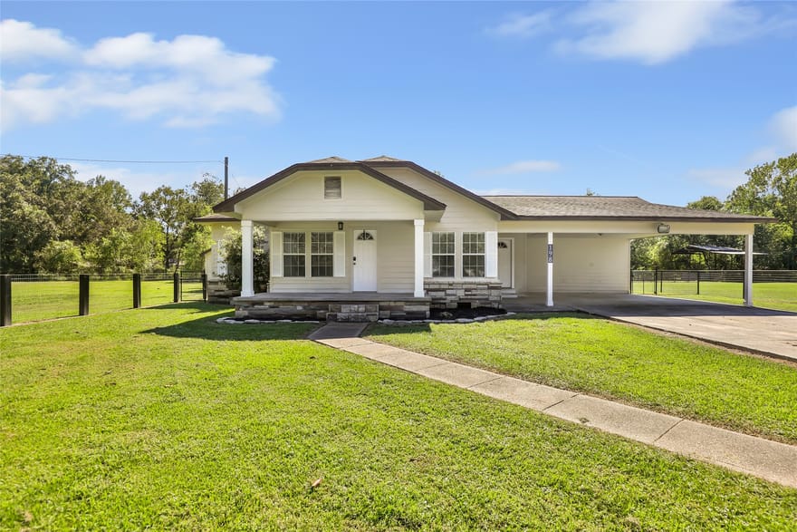 198 County Road 2010, Hardin, Texas