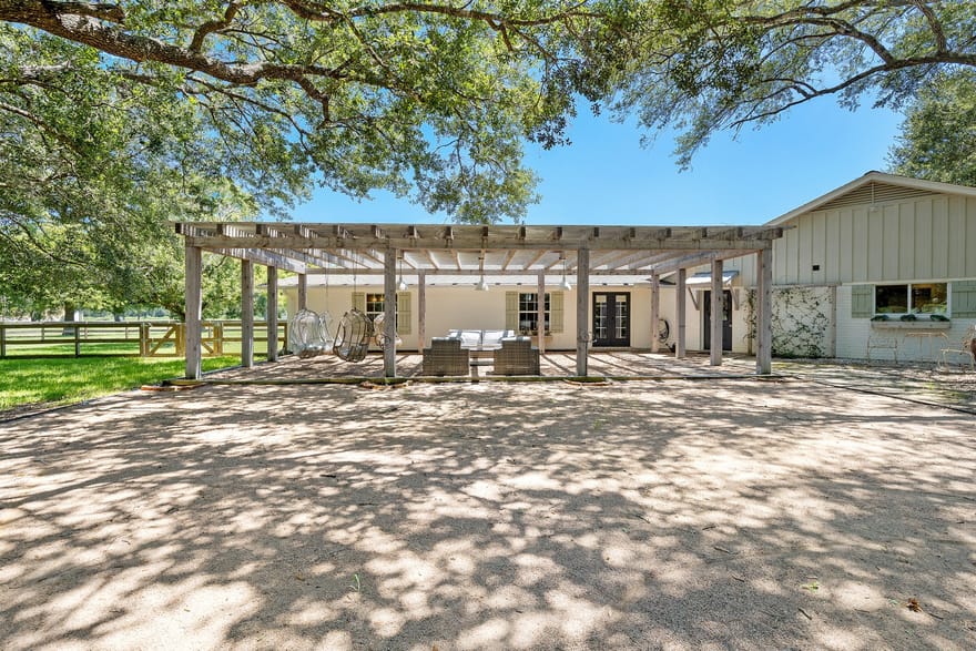 3042A Poskey Road, Anahuac, Texas