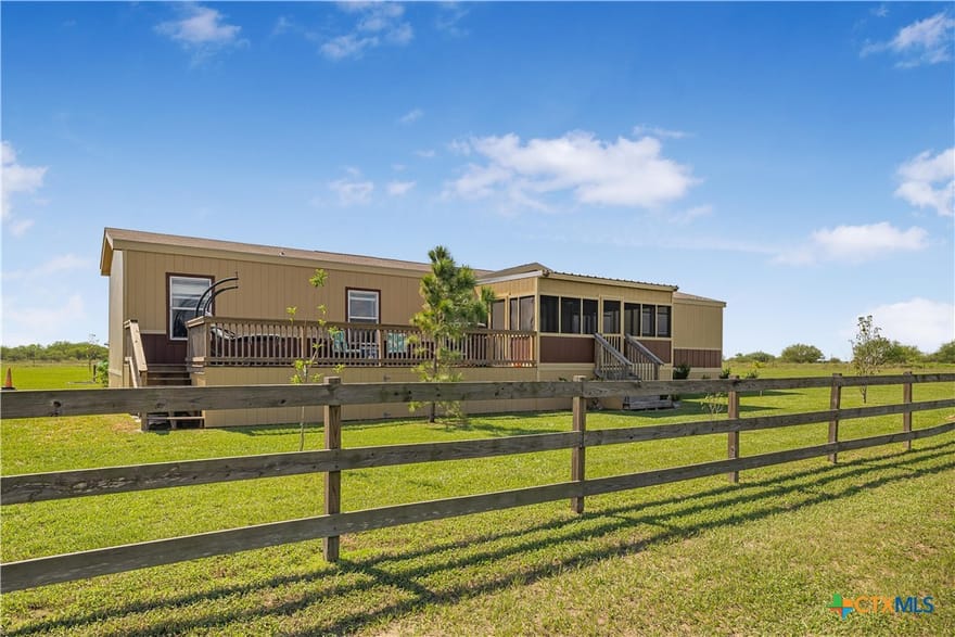 133 Weeping Willow Road, Victoria, Texas