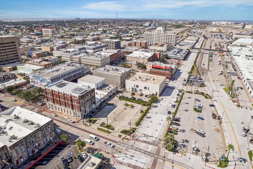 101 Kempner Avenue, Galveston, Texas