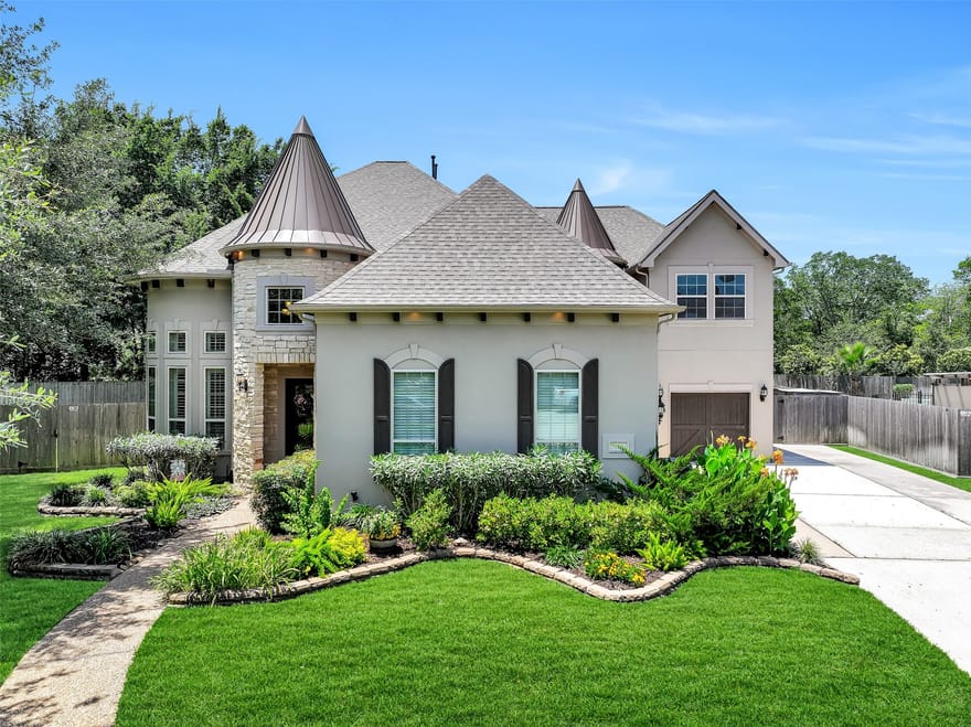 2304 Halls Creek Court, Friendswood, Texas