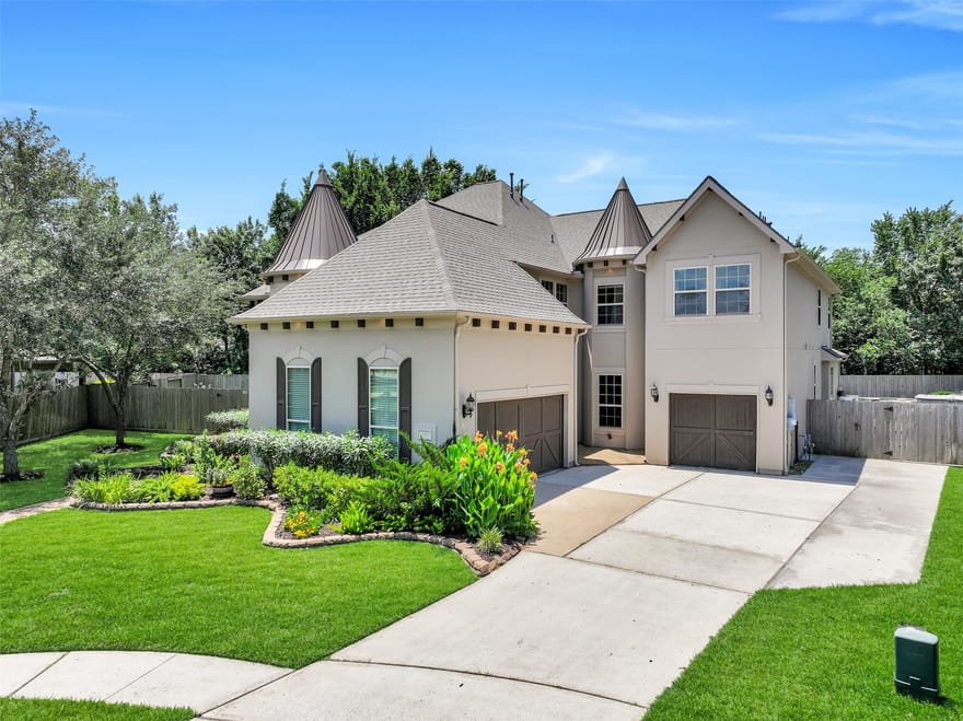 2304 Halls Creek Court, Friendswood, Texas