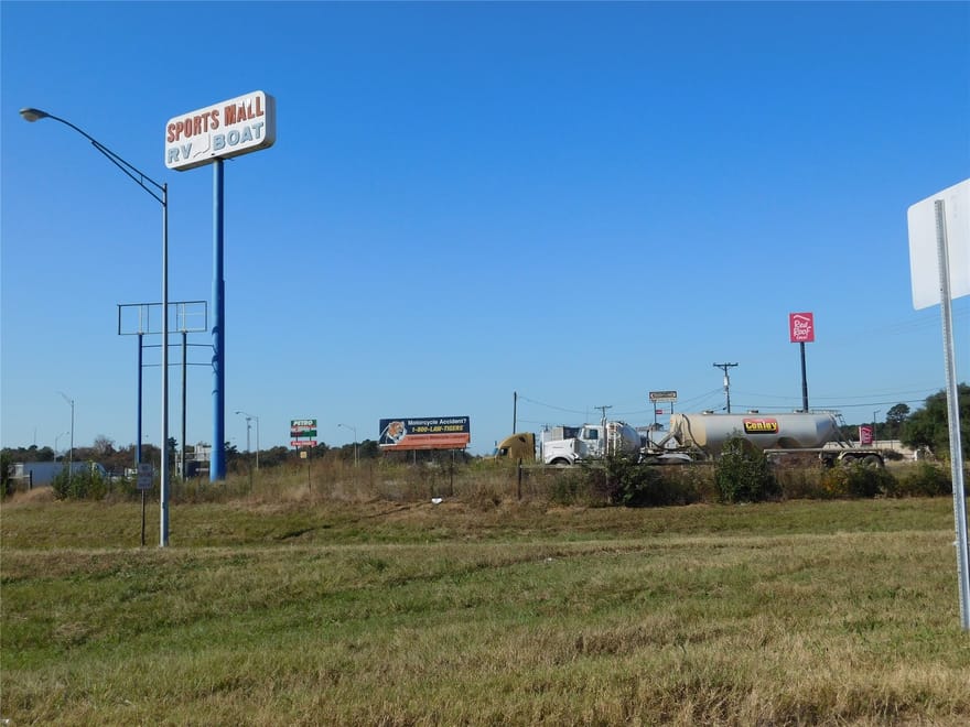 7295 Greenwood Road, Shreveport, Louisiana