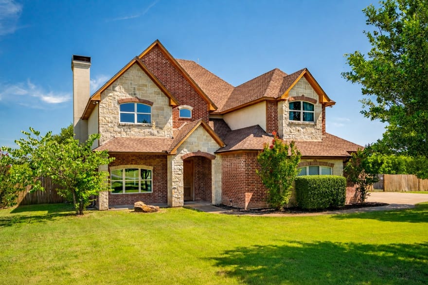 407 Valley View Court, Rio Vista, Texas