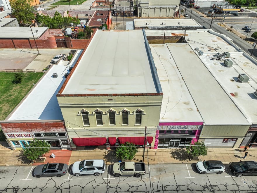 109-111 N Travis Street, Sherman, Texas