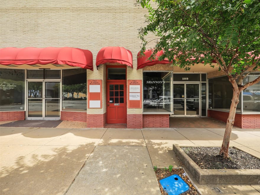 109-111 N Travis Street, Sherman, Texas