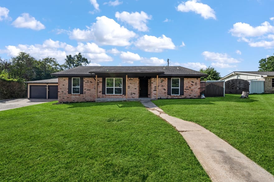 709 Scenic Drive, Baytown, Texas