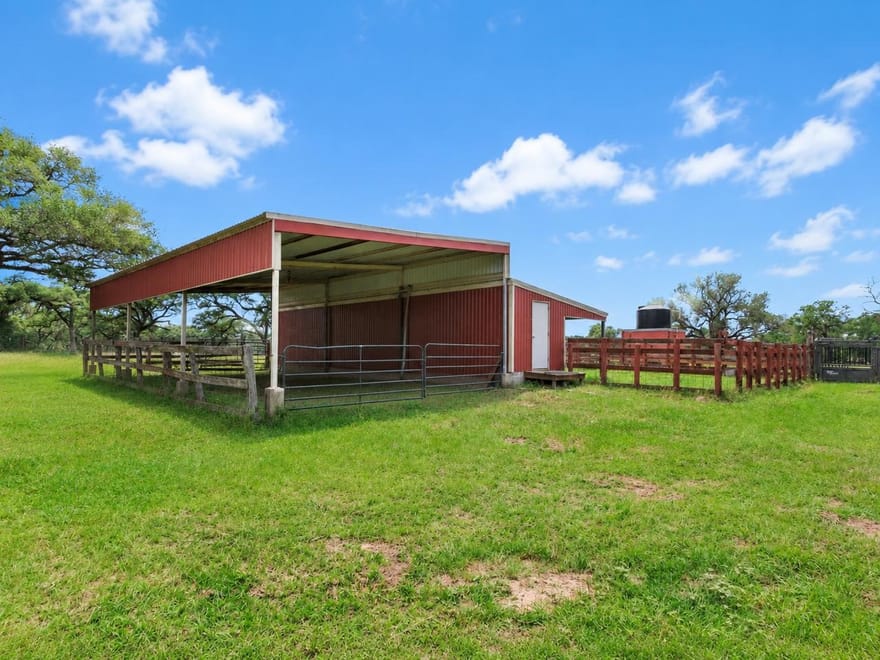 2751 Fm 2434, Columbus, Texas