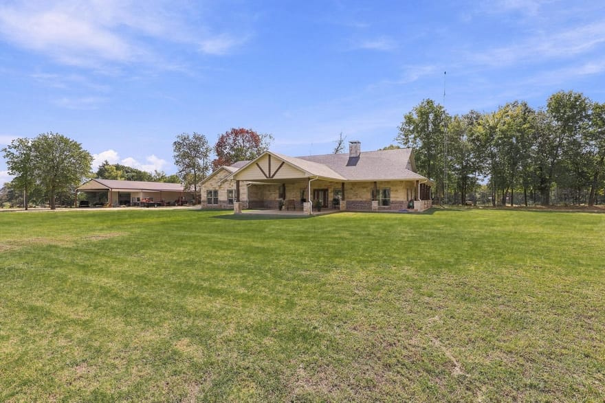 916 Cleve Cole Road, Denison, Texas