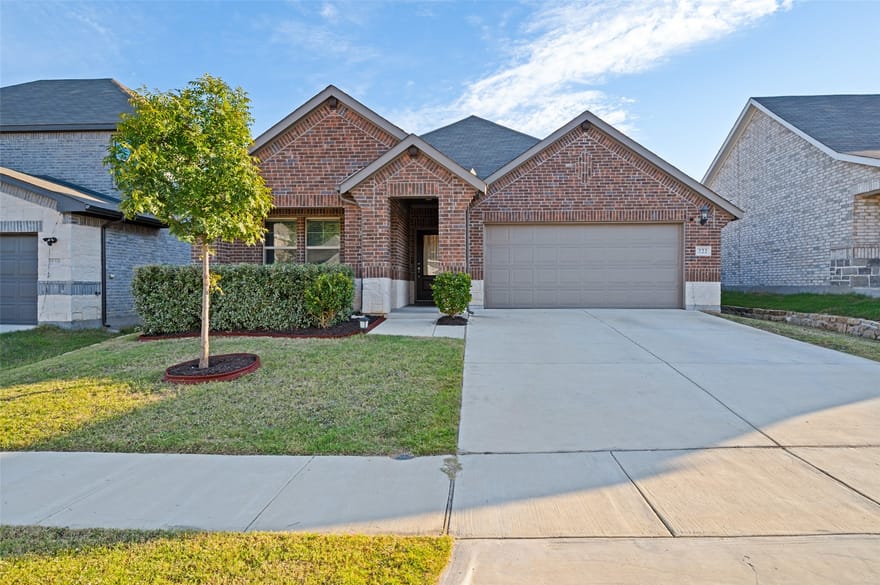 222 Luna Lane, Lake Dallas, Texas