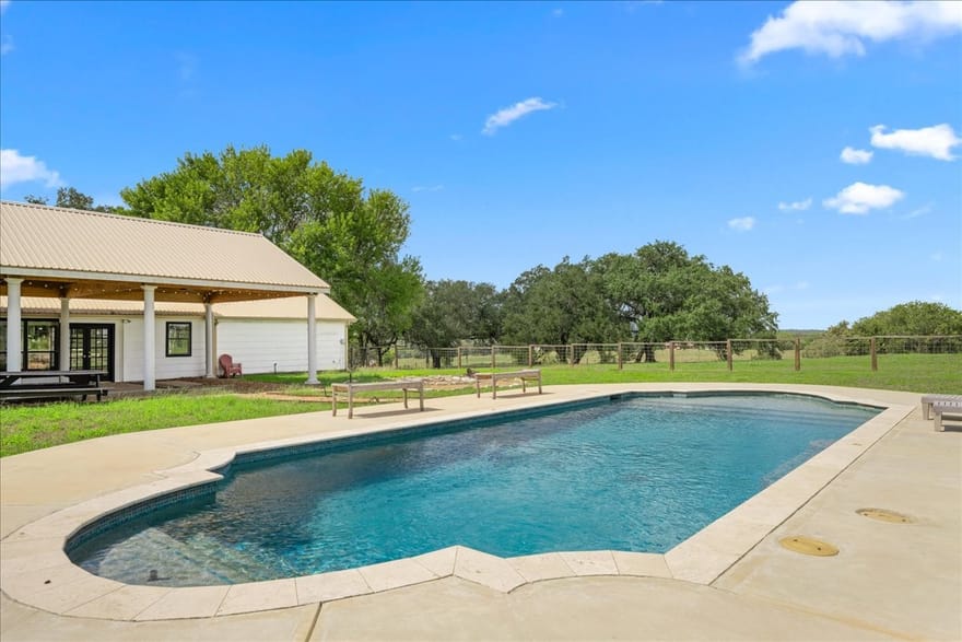 4214 Old College Road, La Grange, Texas