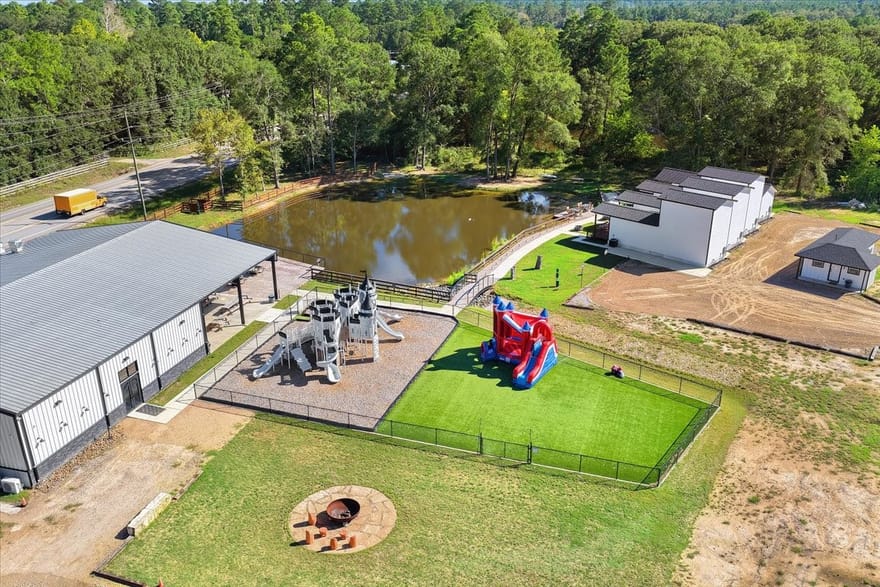 10494 Glass Road, Plantersville, Texas