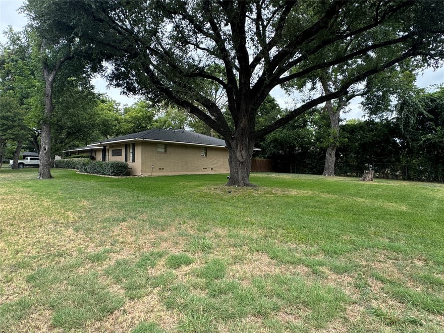 300 W 8th Street, Kaufman, Texas