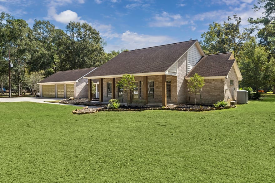 906 Valley Commons Drive, Huffman, Texas