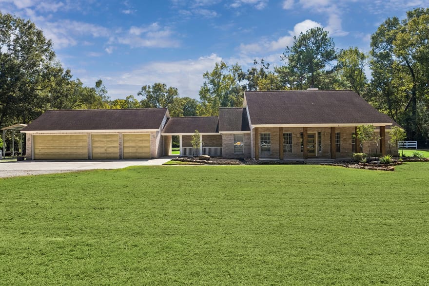 906 Valley Commons Drive, Huffman, Texas