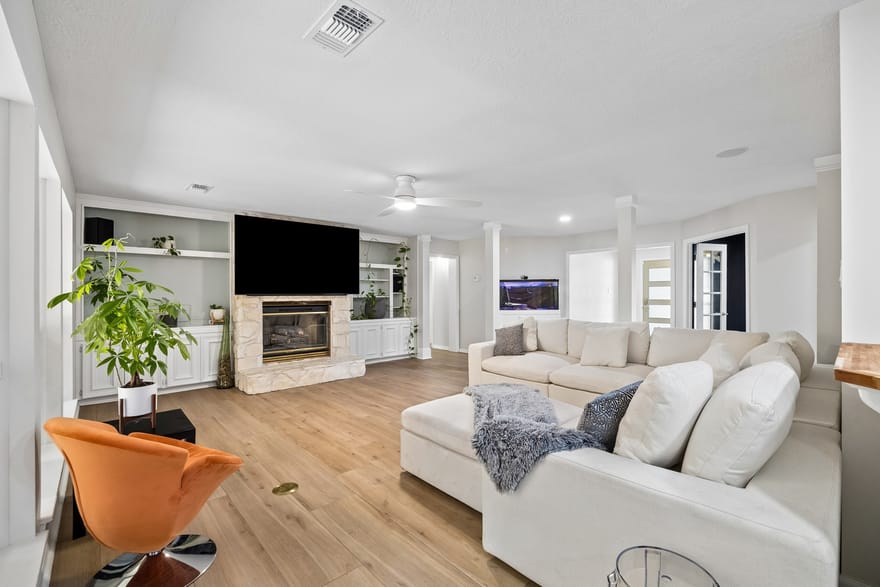 906 Valley Commons Drive, Huffman, Texas