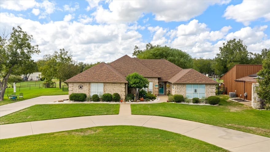 9004 Woodlawn Drive, Granbury, Texas