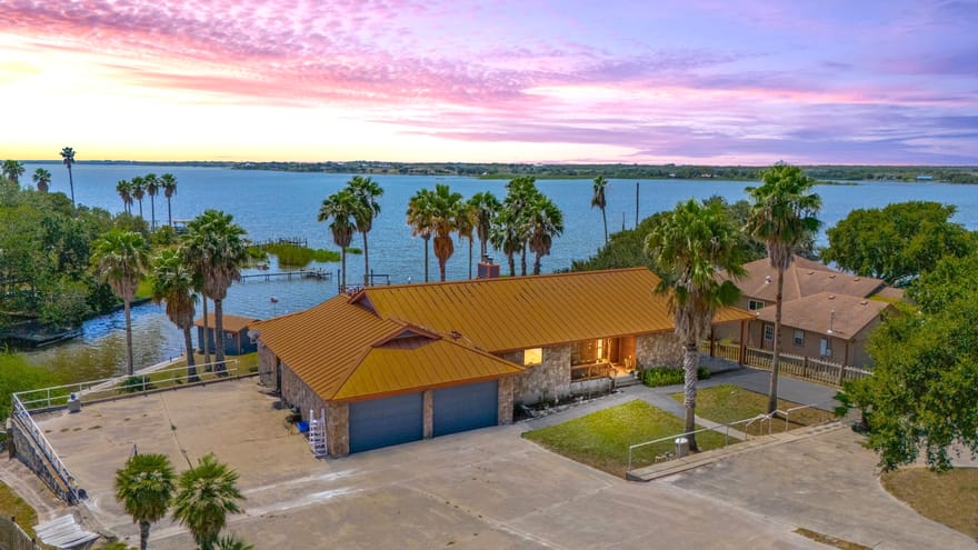 105 Knoll Trail, Sandia, Texas