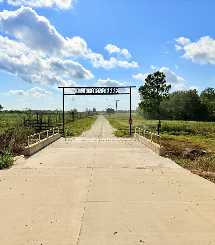 300 Buckhorn Creek Trail, Crockett, Texas