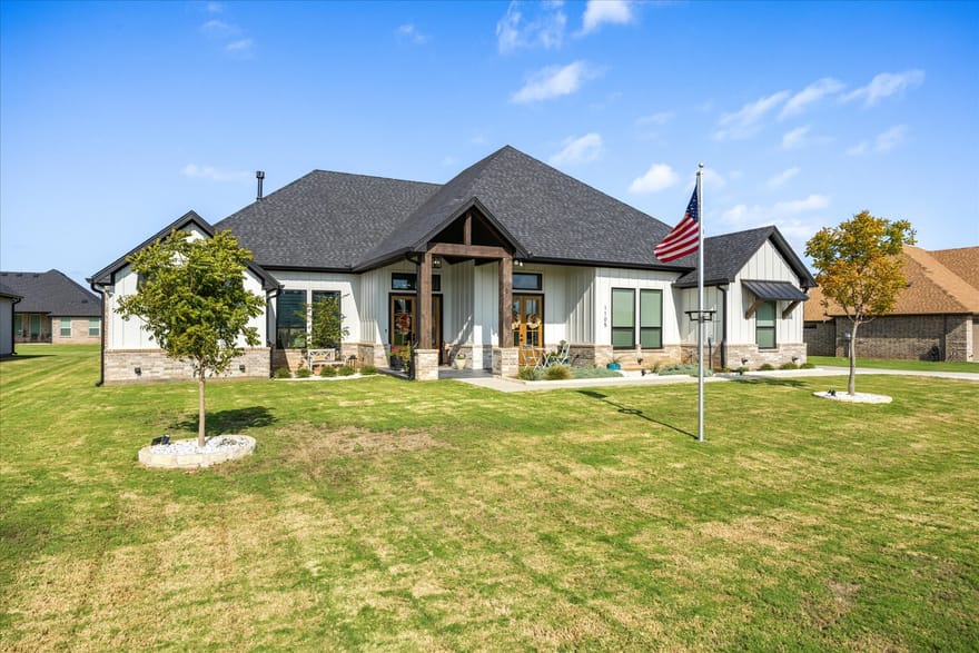 1105 Tremont Lane, Granbury, Texas